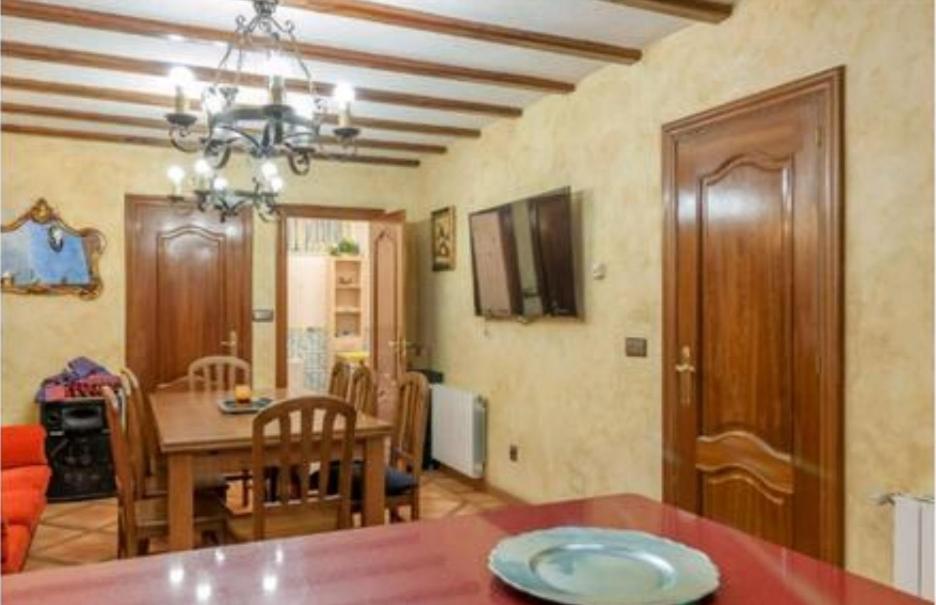 TV a/nebo společenská místnost v ubytování Alojamientos Marte habitacion con baño