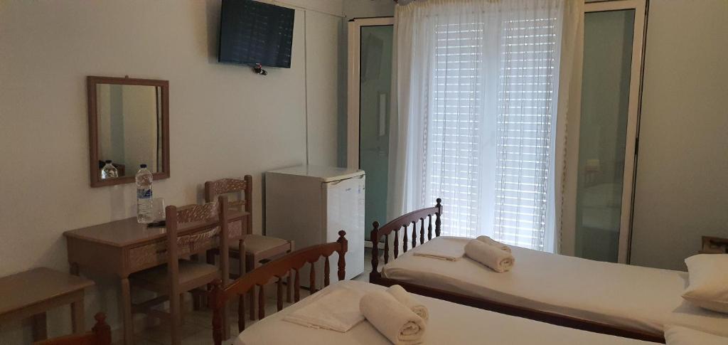 Postel nebo postele na pokoji v ubytování Artemis Hotel