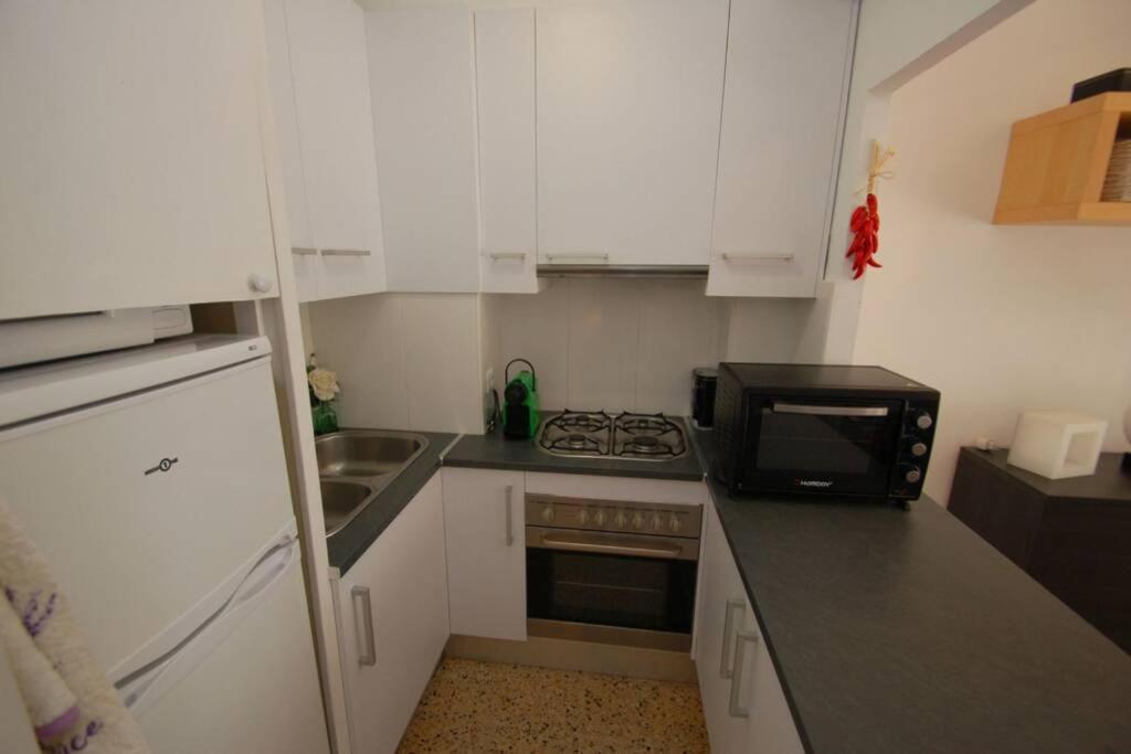 A kitchen or kitchenette at Mare Nostrum 422