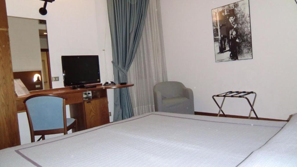 TV a/nebo společenská místnost v ubytování Hotel Giardino