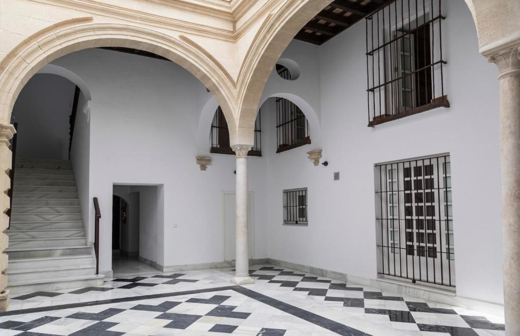 a room with white walls and black and white checkered floors at Azvalia - La entreplanta in El Puerto de Santa María