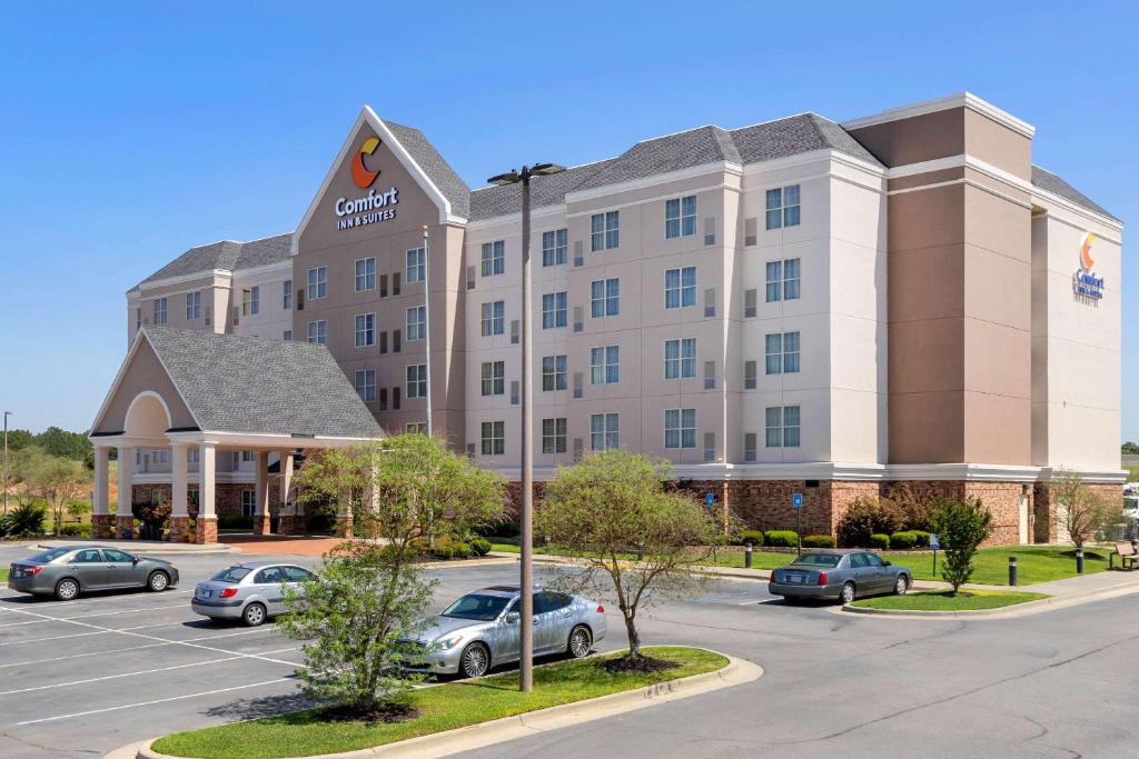 a hotel with cars parked in a parking lot at Comfort Inn & Suites Cordele in Cordele