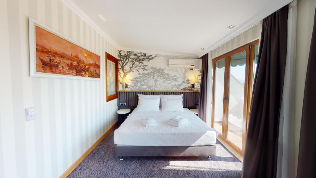 DOUBLE ROYAL HOTEL - Habitación Doble Con Balcón Y Vista Al Mar