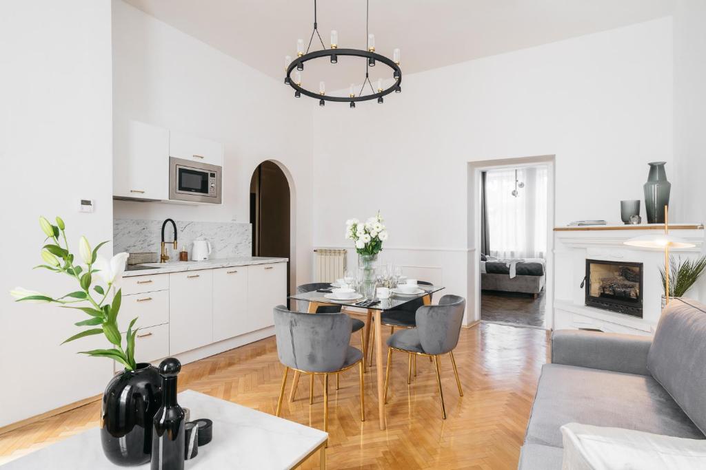 Kuchyňa alebo kuchynka v ubytovaní Luna Apartment - LoftAffair