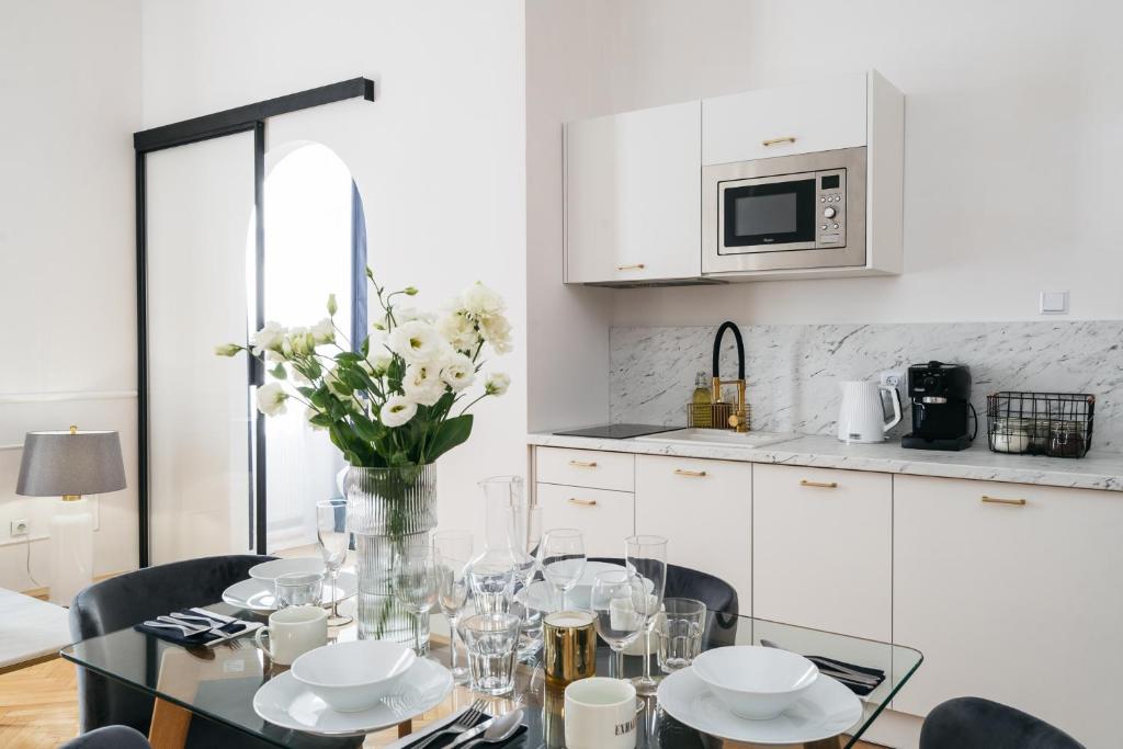 Kuchyňa alebo kuchynka v ubytovaní Luna Apartment - LoftAffair
