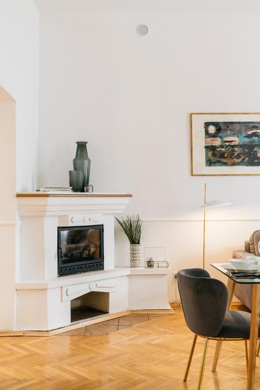 Posedenie v ubytovaní Luna Apartment - LoftAffair