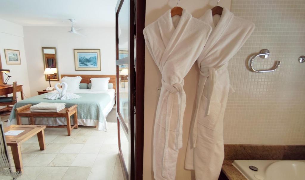 Postel nebo postele na pokoji v ubytování Le Saint Alexis **** Hotel & Spa
