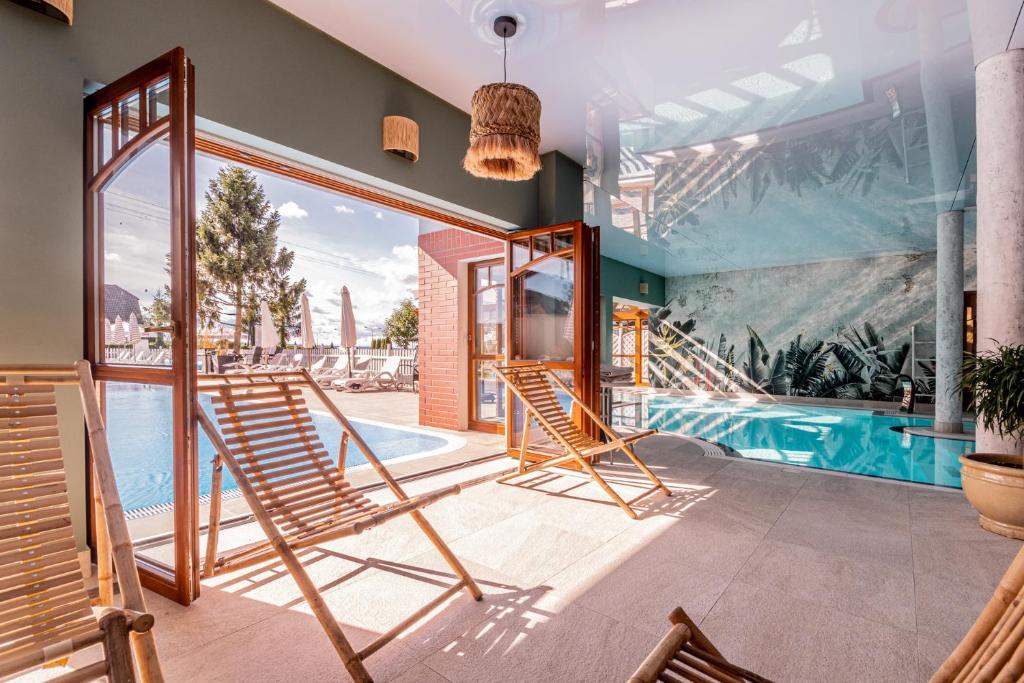Bazén v ubytování Hotel Kahlberg nebo v jeho okolí