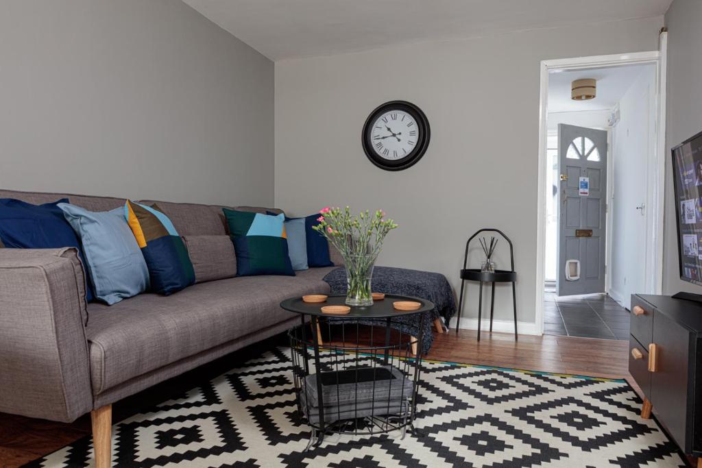 Laburnum By The Sea - Deluxe One-Bedroom Apartment With Garden View