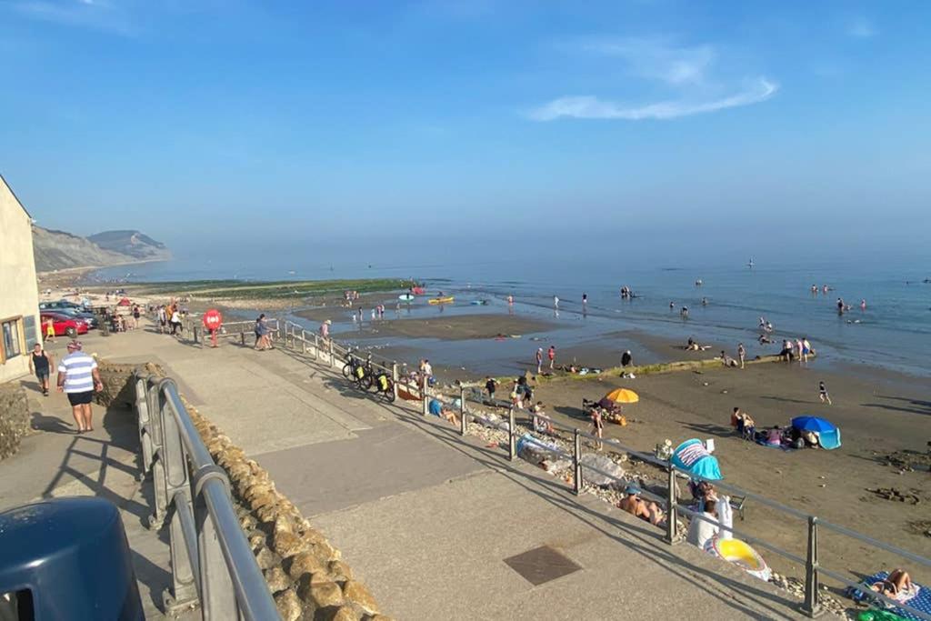 Charmouth Holiday Cottage With Sea Views