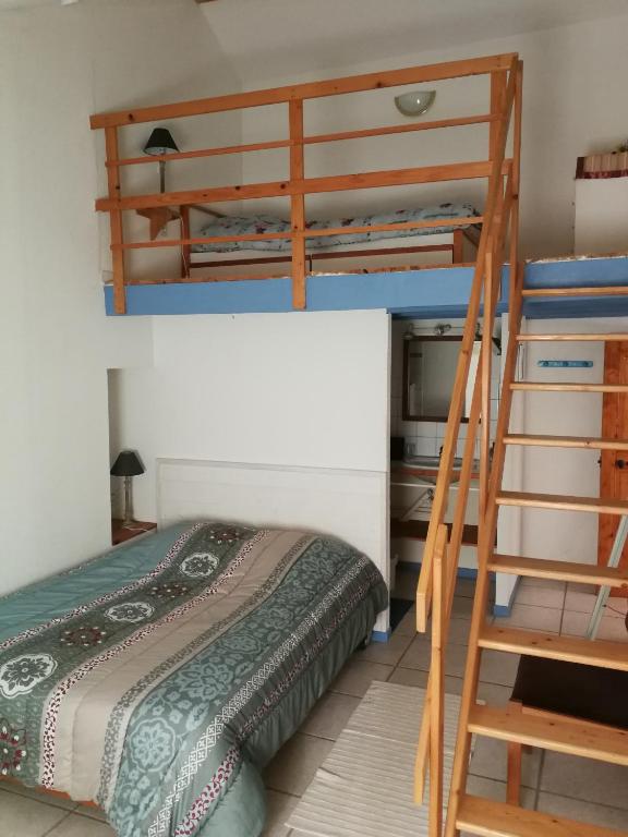 Postel nebo postele na pokoji v ubytování Appartements - Le Mas des Oliviers