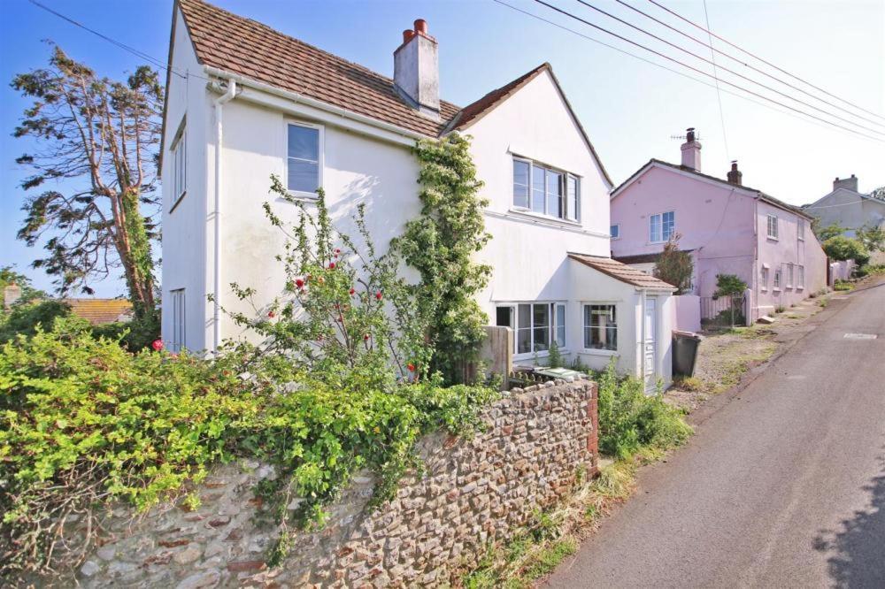 Charmouth Holiday Cottage With Sea Views