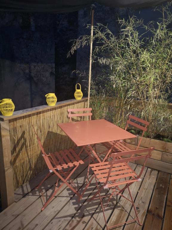 maison de village meublée avec terrasse - One-Bedroom House