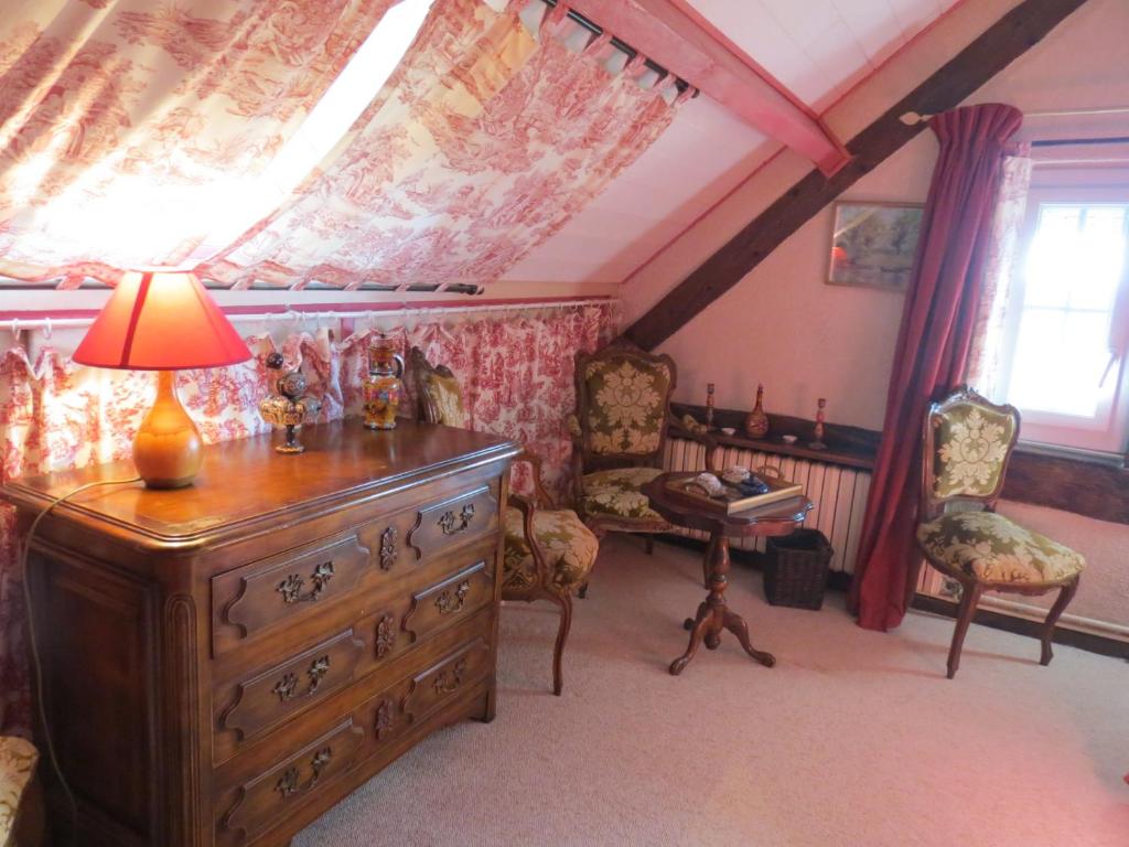 Le Chant Des Fees - Chambre Triple Basique Avec Salle De Bains Commune