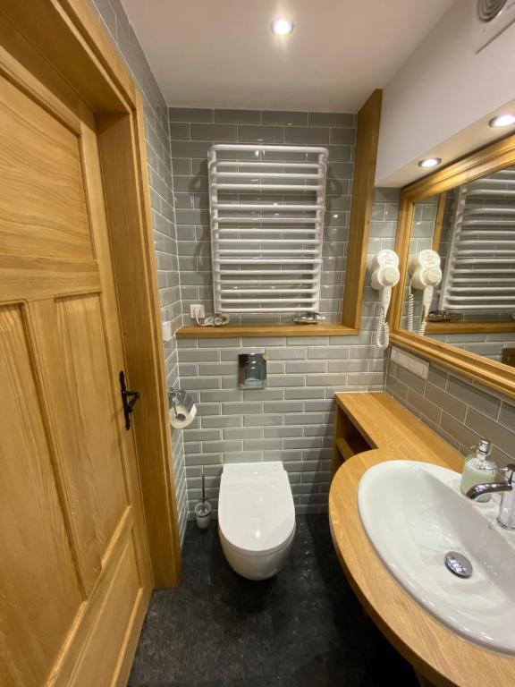 Kúpeľňa v ubytovaní Apartament Zdrojowa z tarasem i ogrodem