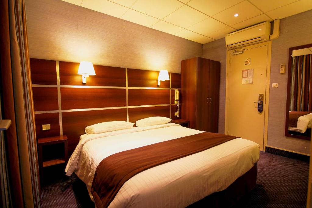 Hôtel Des Trois Gares - Resim 20