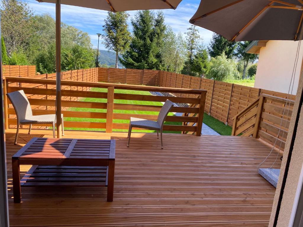 Balkón alebo terasa v ubytovaní Apartament Zdrojowa z tarasem i ogrodem