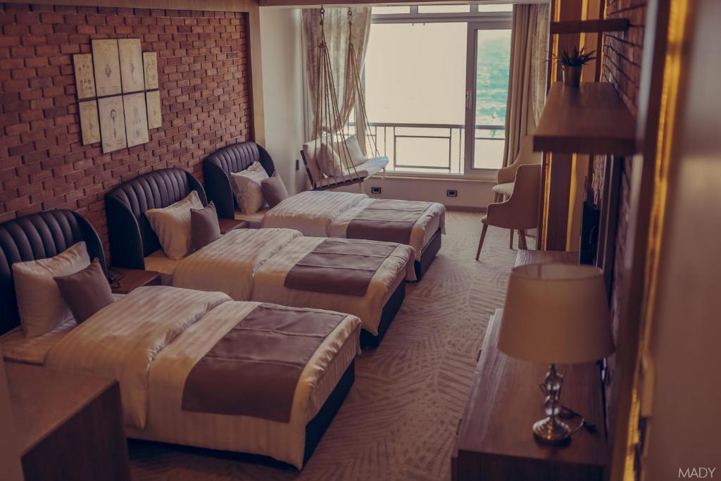 Postel nebo postele na pokoji v ubytování Miramar Boutique Hotel