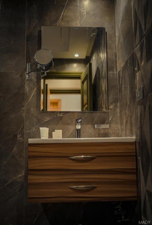 Koupelna v ubytování Miramar Boutique Hotel