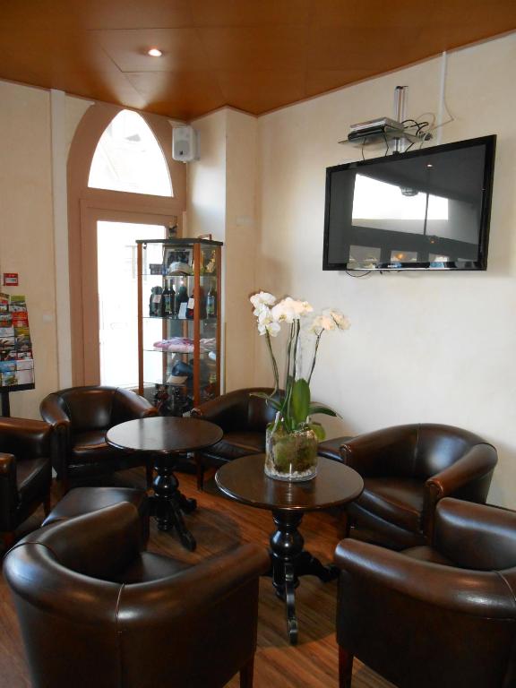 Posezení v ubytování Hôtel Le Caddy