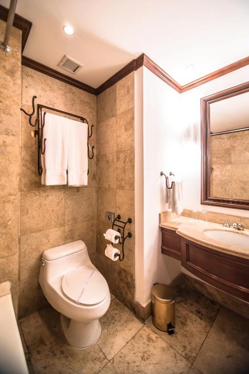 Hotel Casa Veranda Guatemala - Master King Suite With Sofa Bed