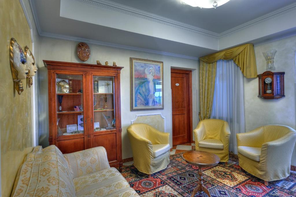 Posezení v ubytování Hotel Russo Palace