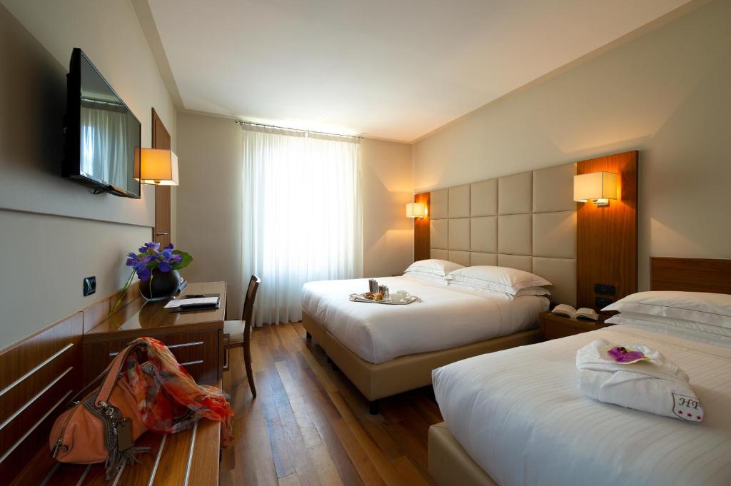Postel nebo postele na pokoji v ubytování Hotel Fenice