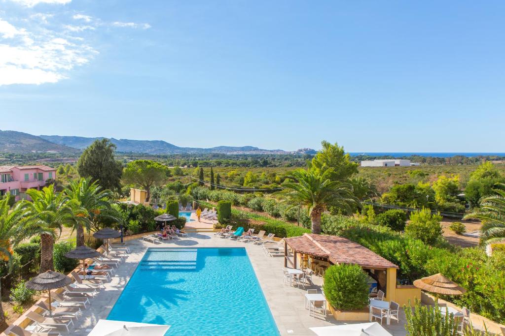 Bazén v ubytování Hotel Cesario nebo v jeho okolí