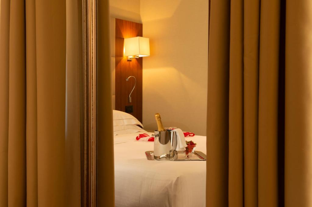 Postel nebo postele na pokoji v ubytování Hotel Fenice