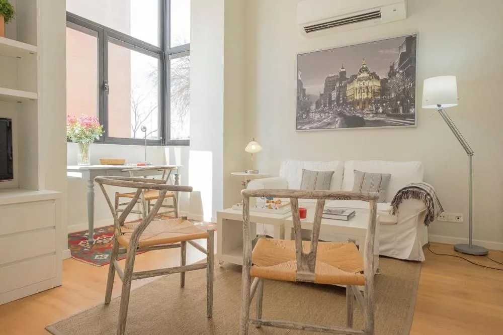 Estudio loft con piscina y sauna en Pinar de Chamartin, Madrid, Spania