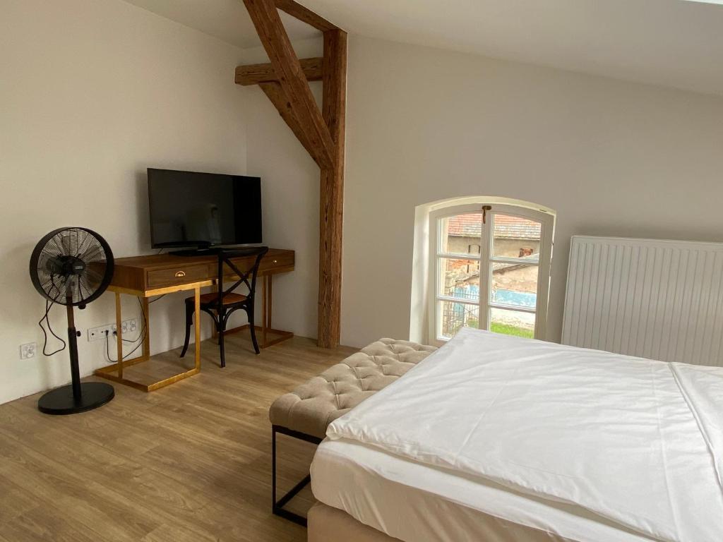 Fotografie z fotogalerie ubytování Zamek Sarny - Schloss Scharfeneck v destinaci Kladsko