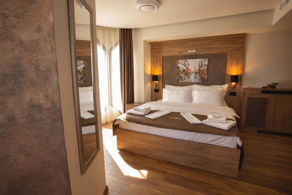 Postel nebo postele na pokoji v ubytování Hotel Vrbak ND