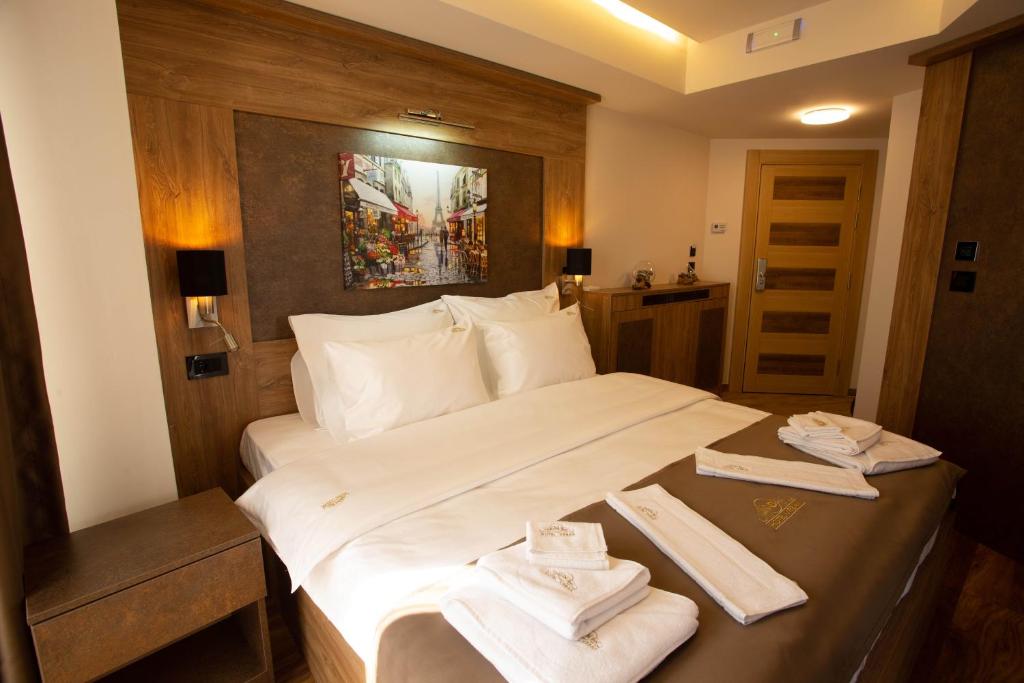 Postel nebo postele na pokoji v ubytování Hotel Vrbak ND