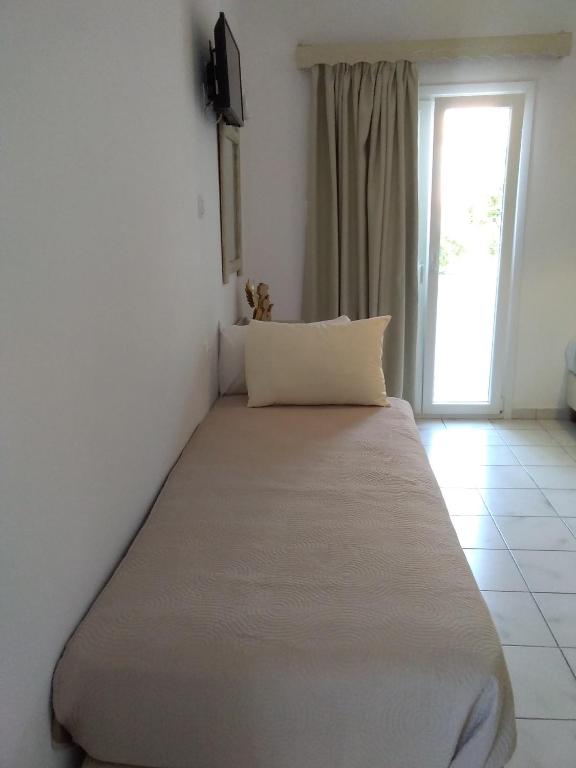 Postel nebo postele na pokoji v ubytování Gorgona apartments & studios