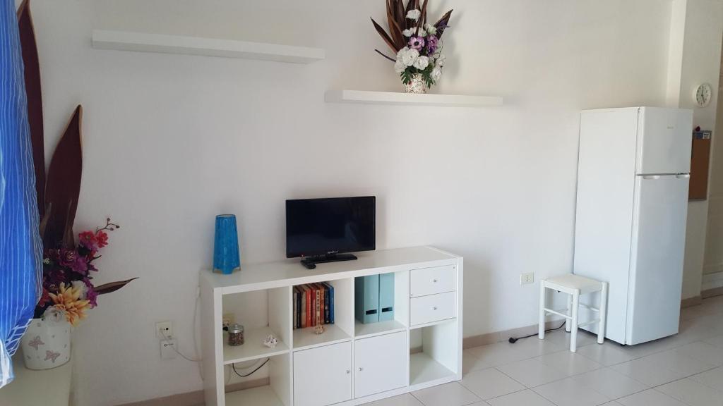 A kitchen or kitchenette at Las Galletas House