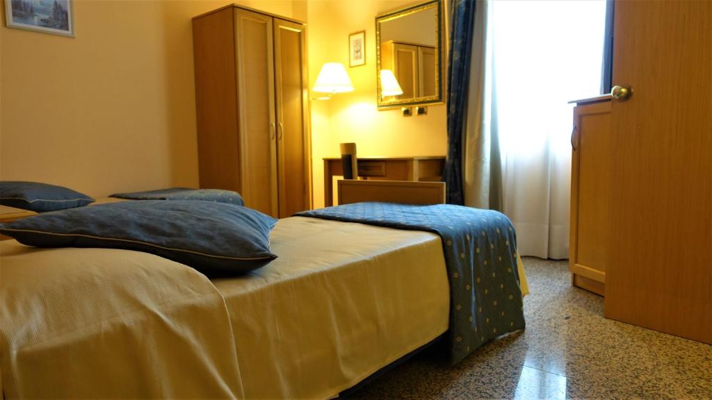 Postel nebo postele na pokoji v ubytování Hotel Bristol
