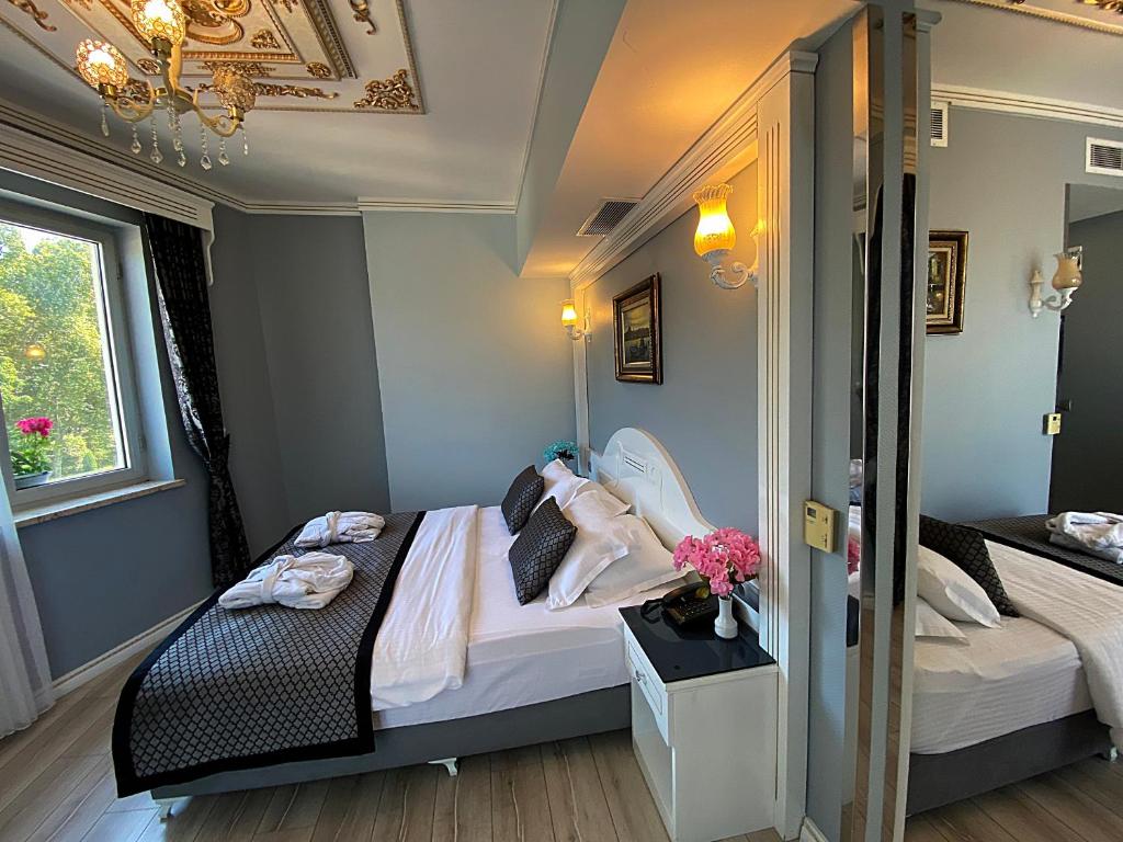 A bed or beds in a room at Gülhanepark Hotel & Spa