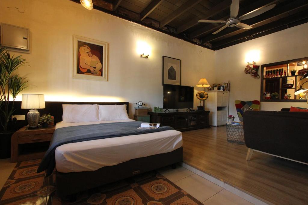 a bedroom with a bed and a living room at Vista Rio Melaka in Melaka