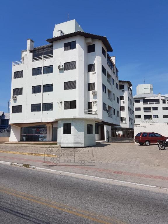  Lindo apto a poucos passos da Praia dos Ingleses