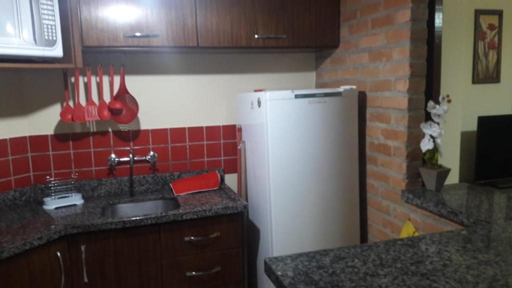  Lindo apto a poucos passos da Praia dos Ingleses