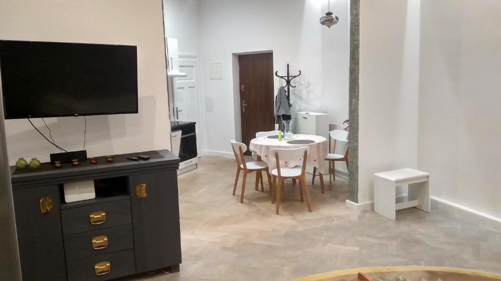 Apartament w centrum starego miasta Apartment in the center of old town - Housity