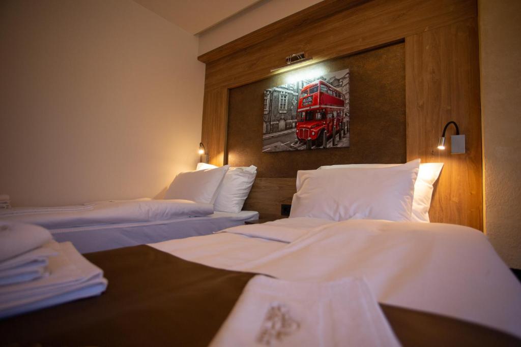 Postel nebo postele na pokoji v ubytování Hotel Vrbak ND
