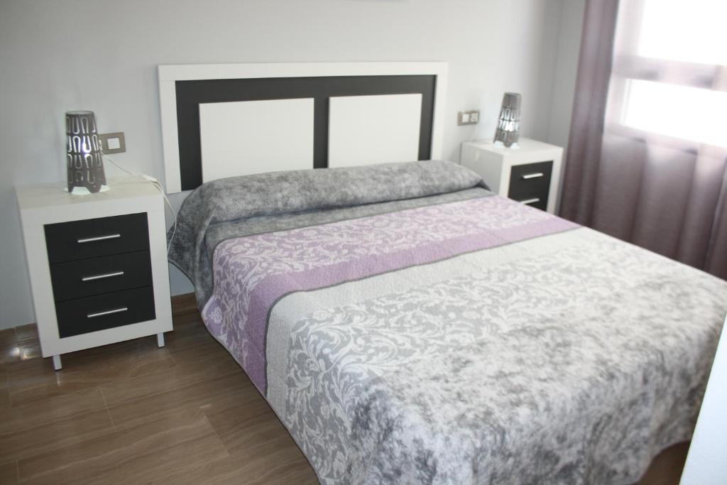A bed or beds in a room at Camalavi