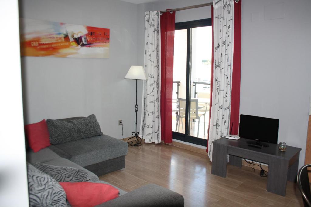A television and/or entertainment centre at Camalavi