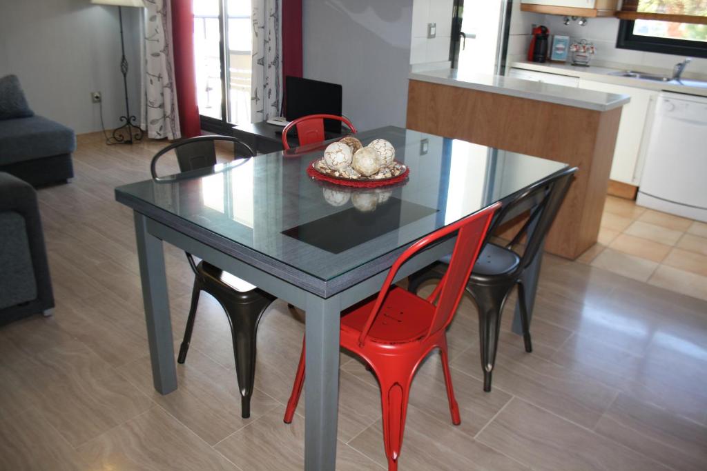 A kitchen or kitchenette at Camalavi