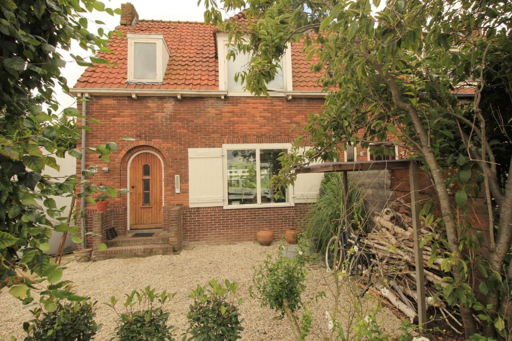 House Akerdijk 5 persons 3 bedrooms - отзывы и видео