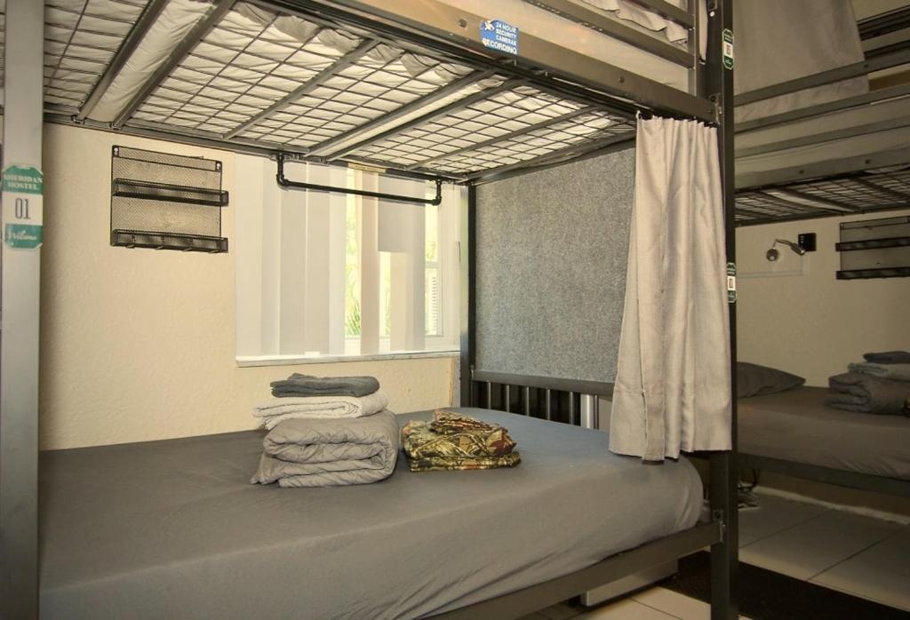 Postel nebo postele na pokoji v ubytování Sheridan Hostel