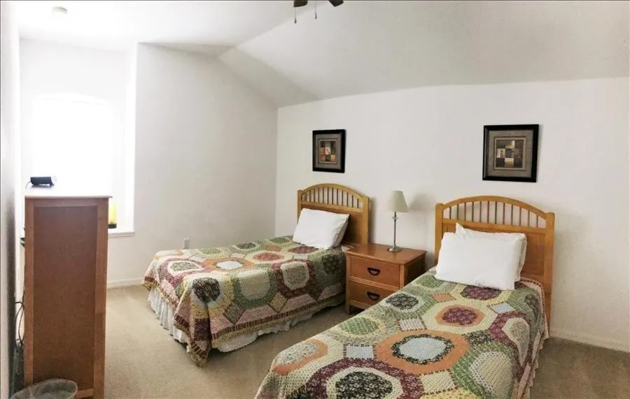 33 Andalusia House, Davenport, United States