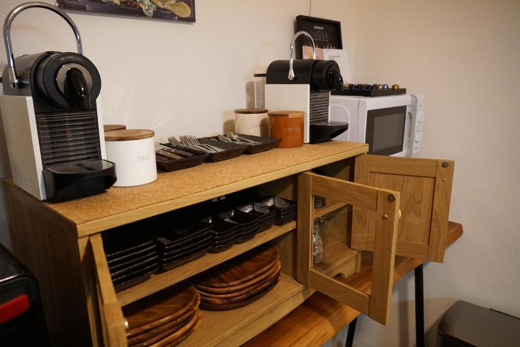 Kuchyň nebo kuchyňský kout v ubytování Auberge du Tanuki Noir Maison d'Hôtes