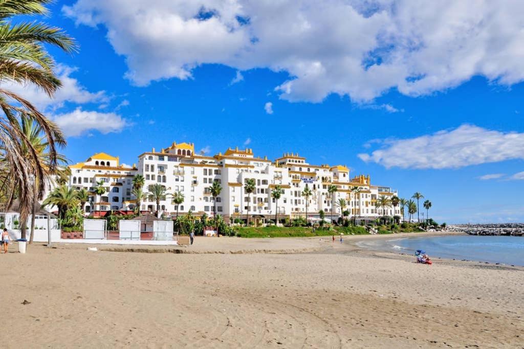 Apartamento cerca de Puerto Banús y la playa, Marbella – Updated 2022 Prices